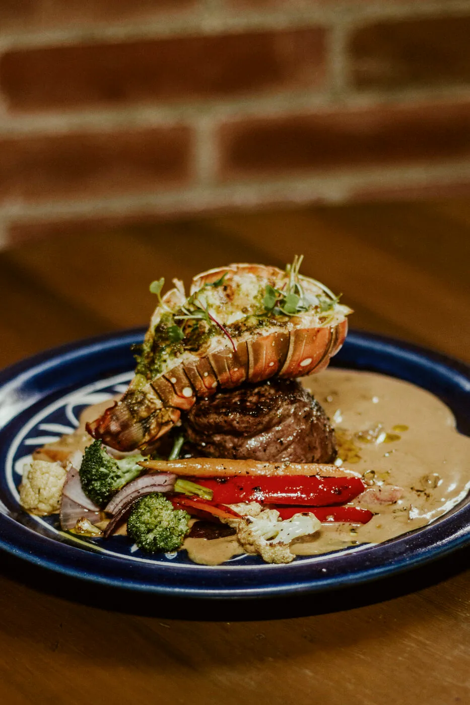 Indeciso: filet mignon con colita de langosta